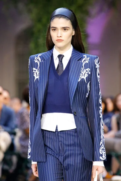 Look 19